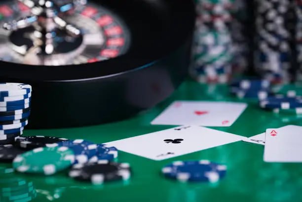 Antarmuka platform kingasia77 menampilkan kategori permainan kasino, sportsbook, slot, dan esports